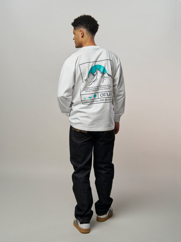 Model Dyson seen from behind wearing the OFUR – PEAKS OF GROWTH GREEN LONG SLEEVE