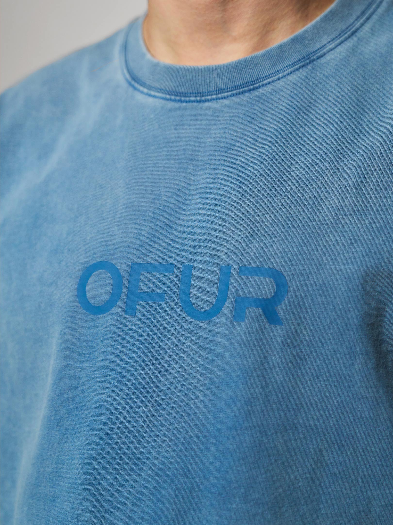 SS25_OFUR_SCRIPT_TSHIRT_WASHED_BLUE_LOOKBOOK_3