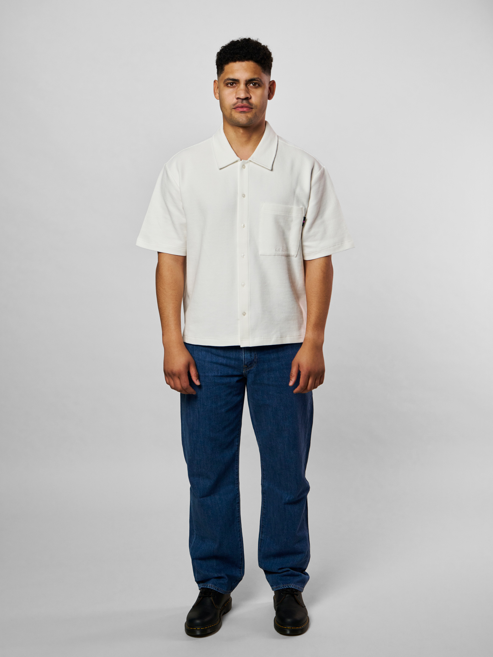 SS25_OFUR_SCRIPT_WAFFLE_SHIRT_SS_MUTED_WHITE_LOOKBOOK_1