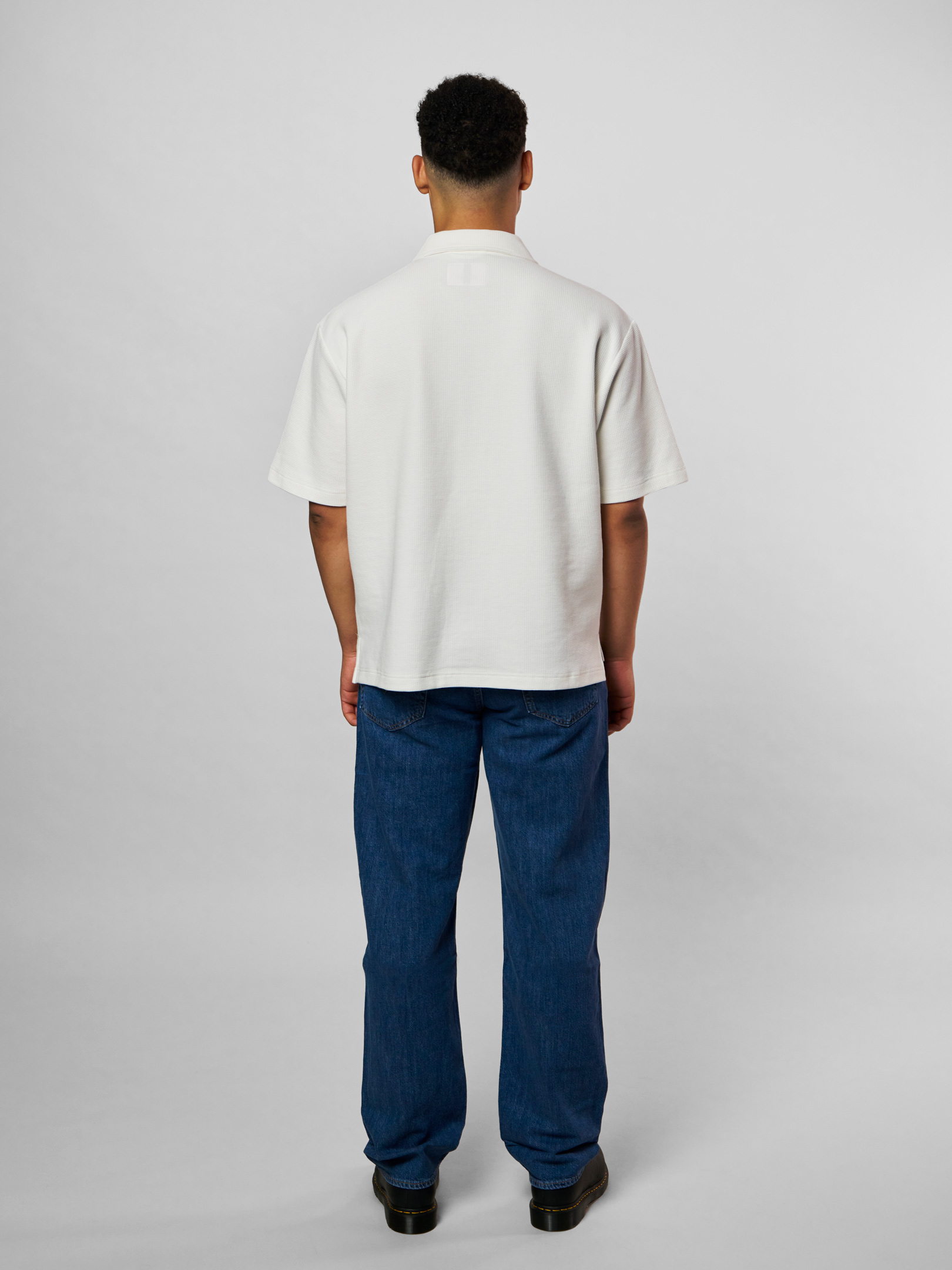 SS25_OFUR_SCRIPT_WAFFLE_SHIRT_SS_MUTED_WHITE_LOOKBOOK_2