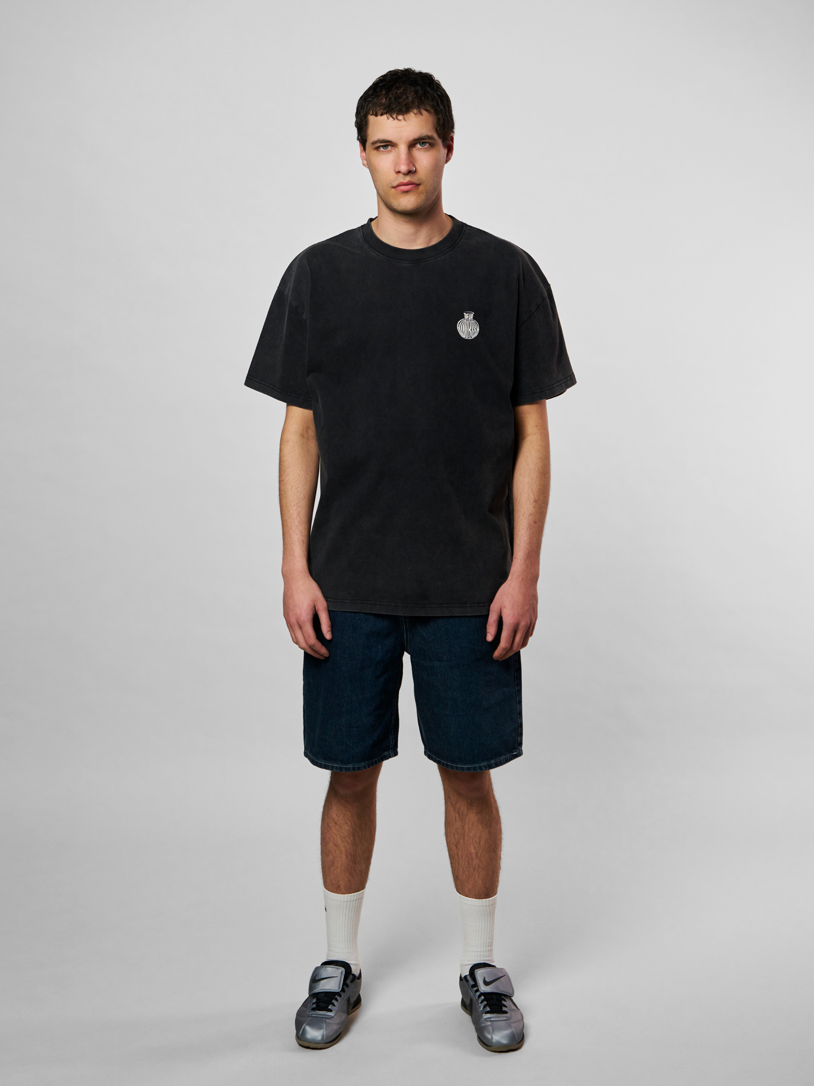 SS25_OFUR_FLOURISH_POT_TSHIRT_VINTAGE_BLACK_LOOKBOOK_1_2