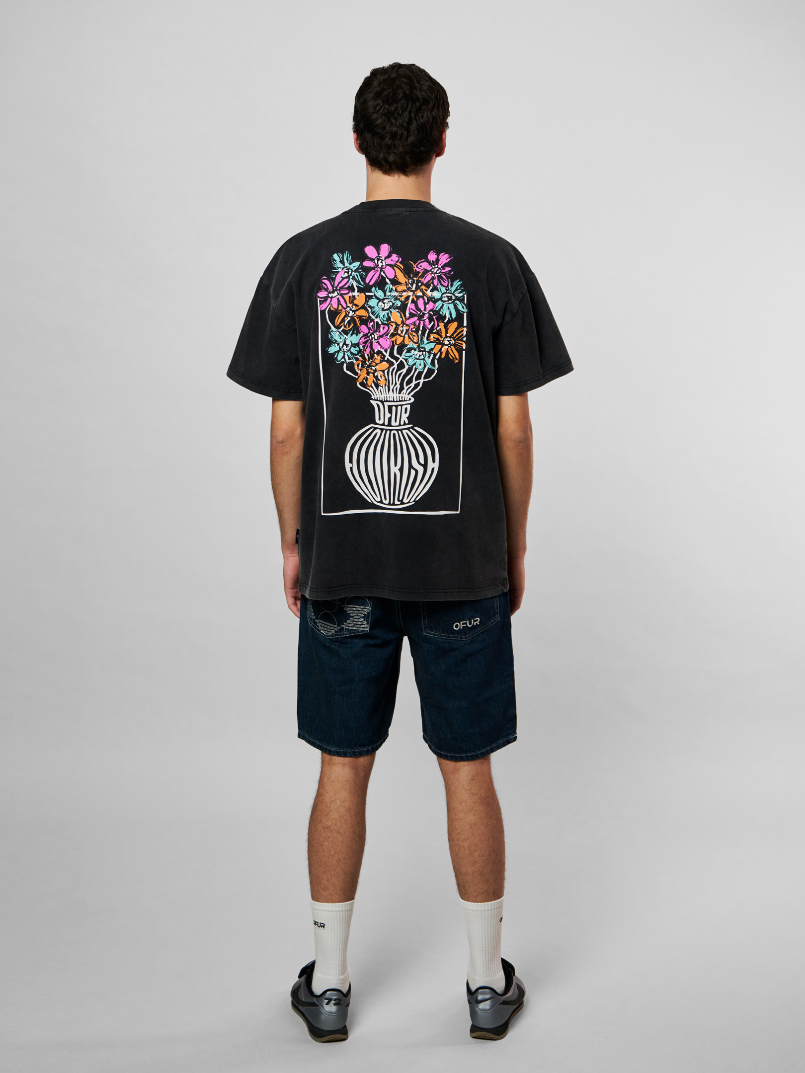 SS25_OFUR_FLOURISH_POT_TSHIRT_VINTAGE_BLACK_LOOKBOOK_2_2