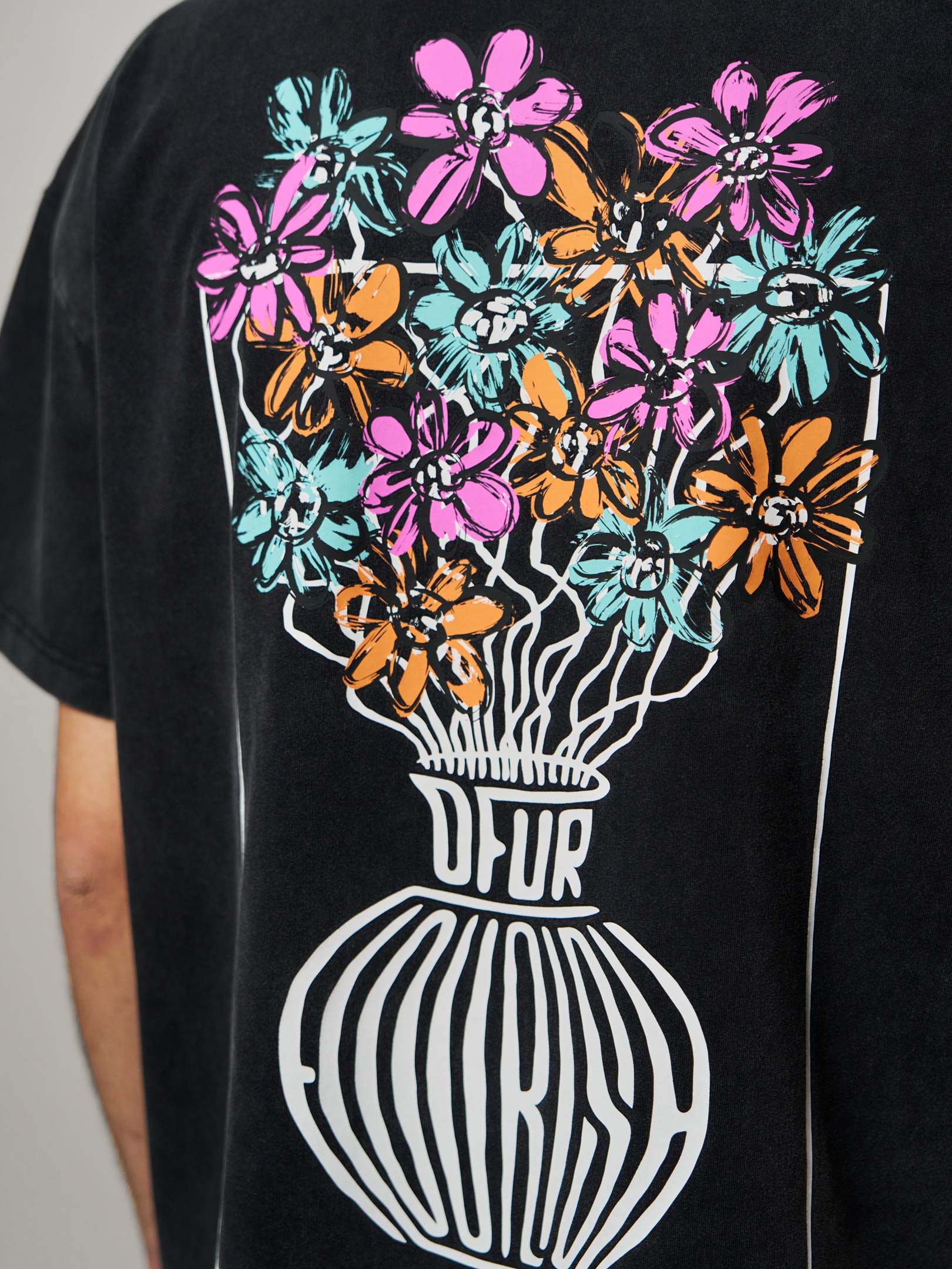 SS25_OFUR_FLOURISH_POT_TSHIRT_VINTAGE_BLACK_LOOKBOOK_3