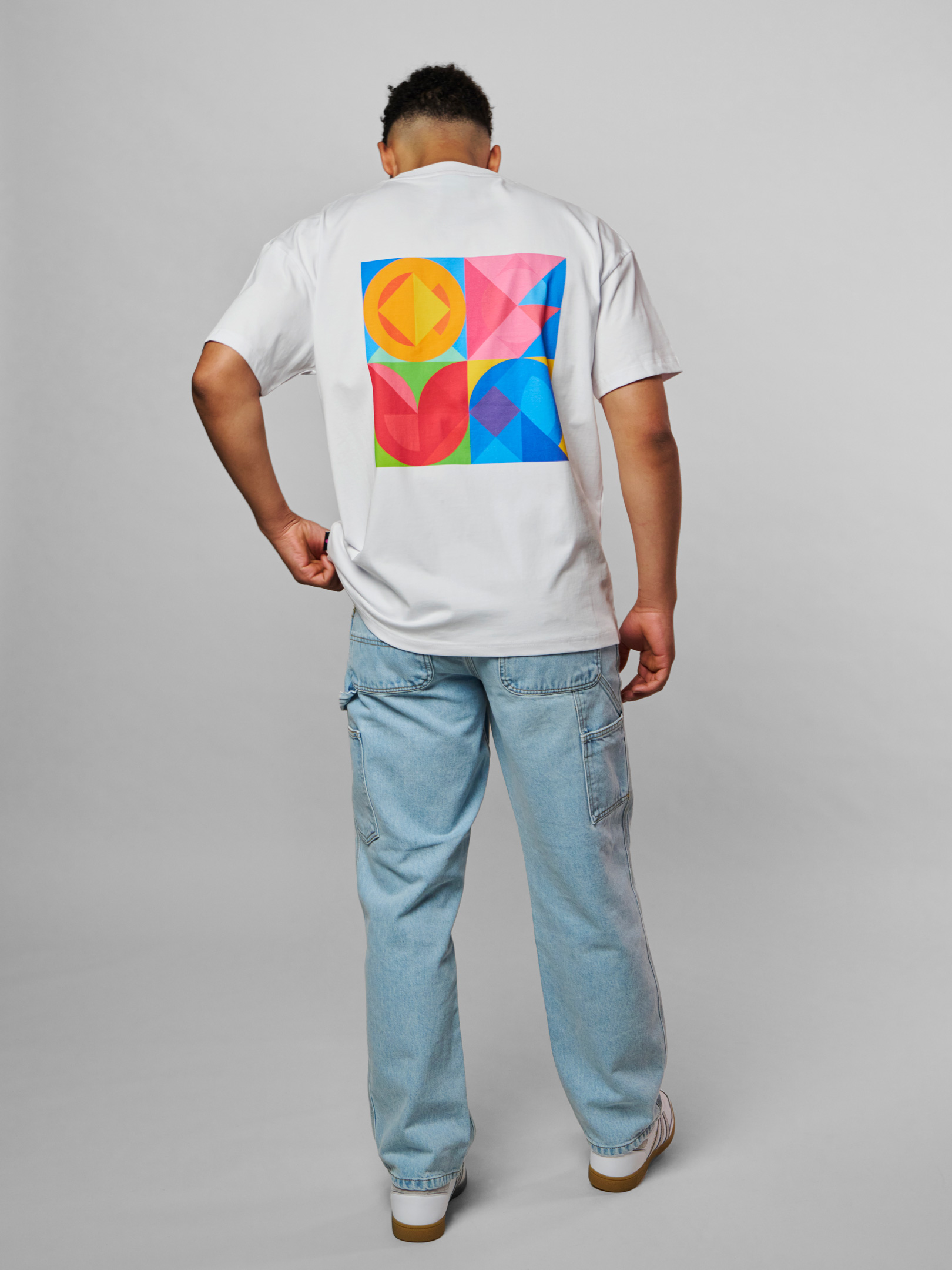 SS25_OFUR_GEOMETRIC_FLOWERS_TSHIRT_WHITE_LOOKBOOK_2_2