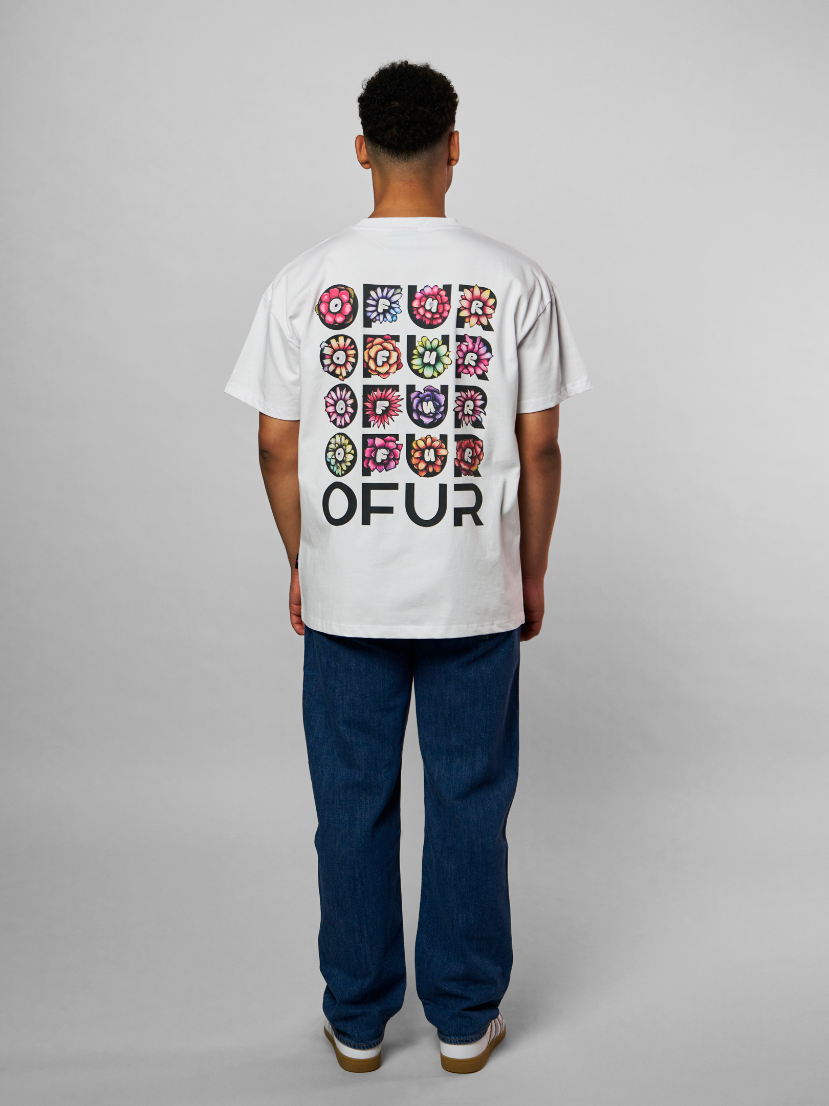 SS25_OFUR_MIXED_FLOWERS_TSHIRT_WHITE_LOOKBOOK_2_2