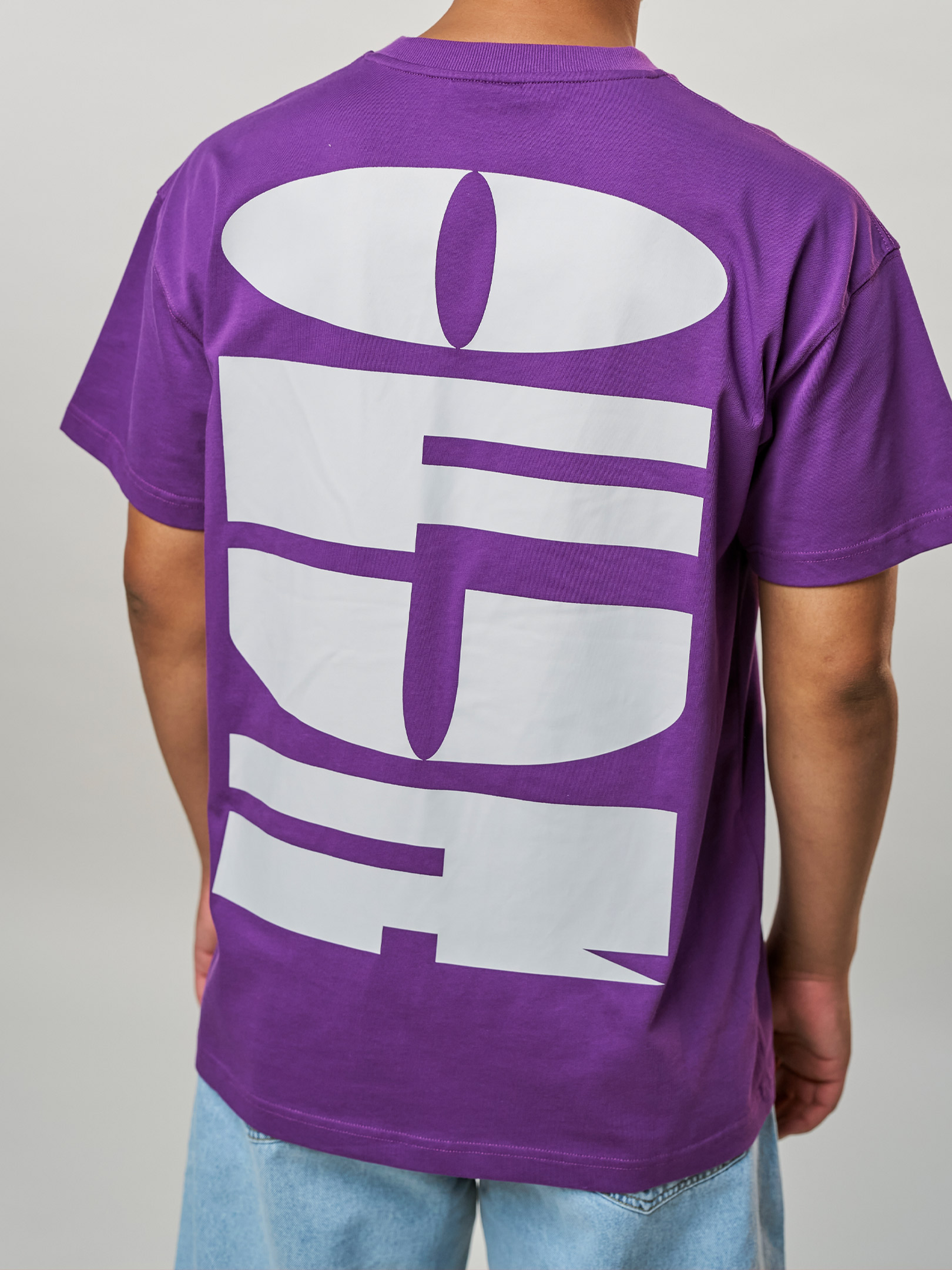 OFUR_FW25_CHUNKY_TYPE_ORIGINAL_TSHIRT_CLOSE_UP_BACK_1