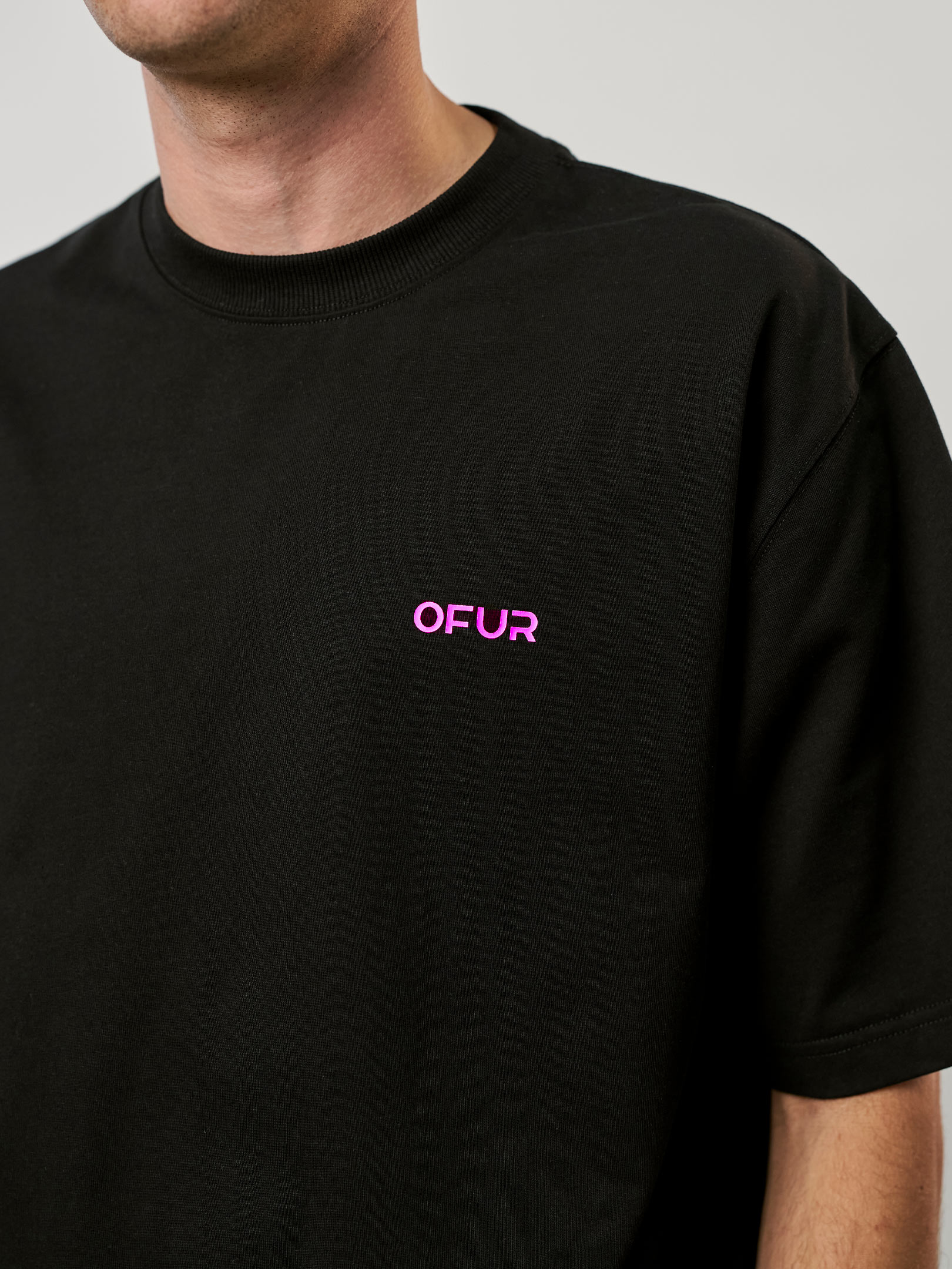 OFUR_FW25_RISE_TORN_PAPER_CROPPED_TSHIRT_CLOSE_UP_FRONT_2