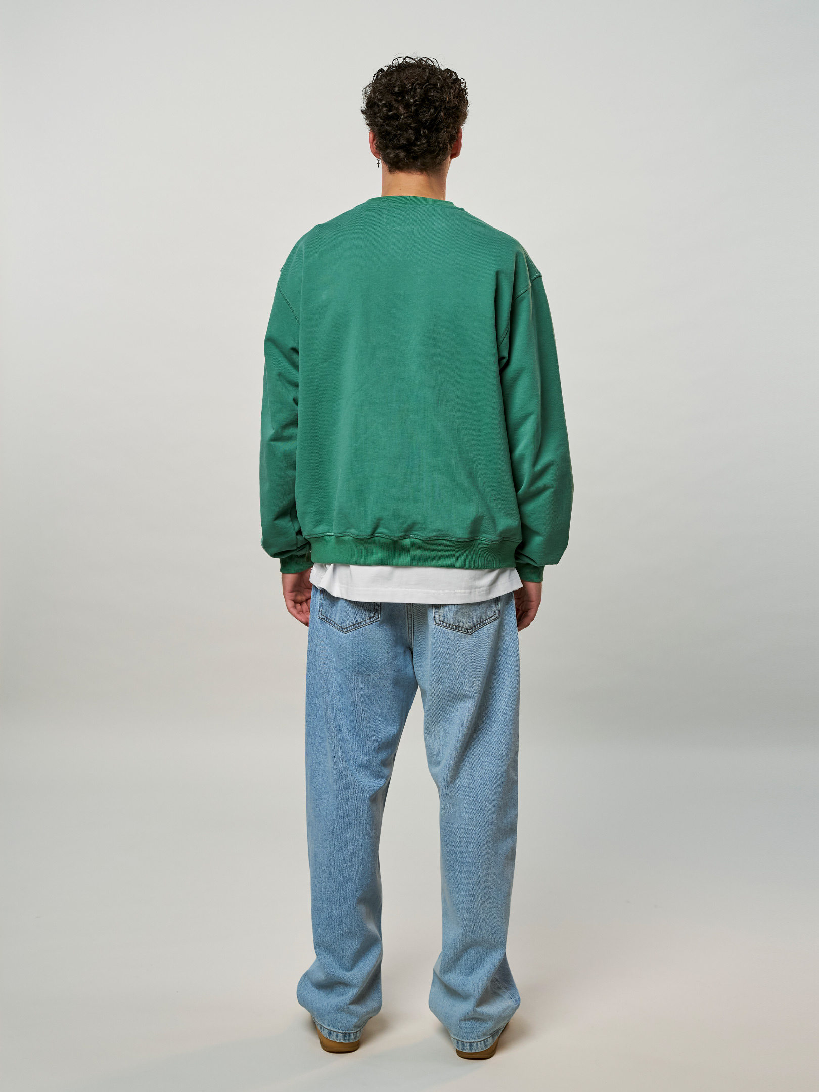 OFUR_FW25_SCRIPT_APPLIQUE_GREEN_CREWNECK_FULL_BODY_BACK_1