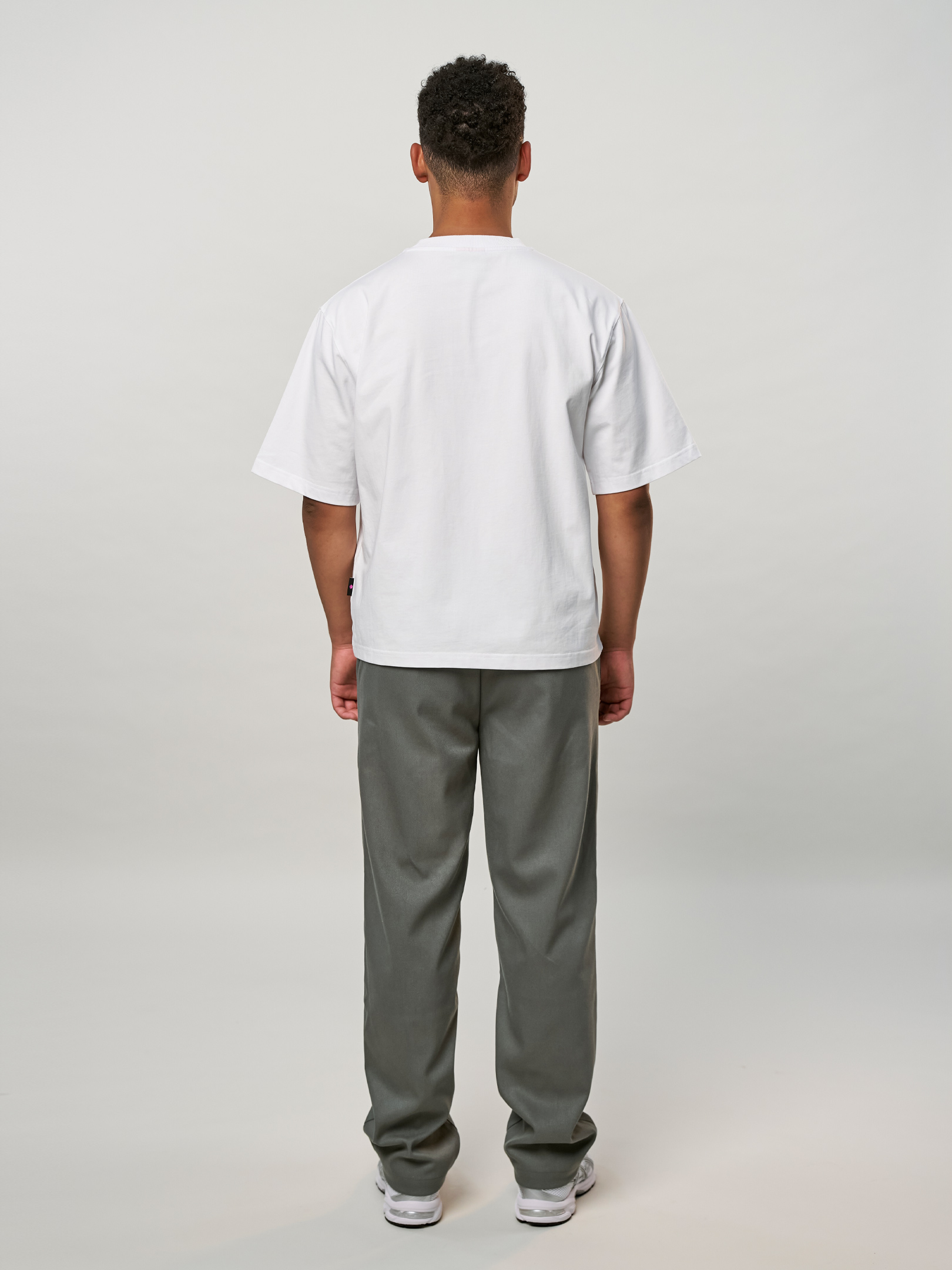 OFUR_FW25_SCRIPT_CROPPED_TSHIRT_FULL_BODY_BACK_1