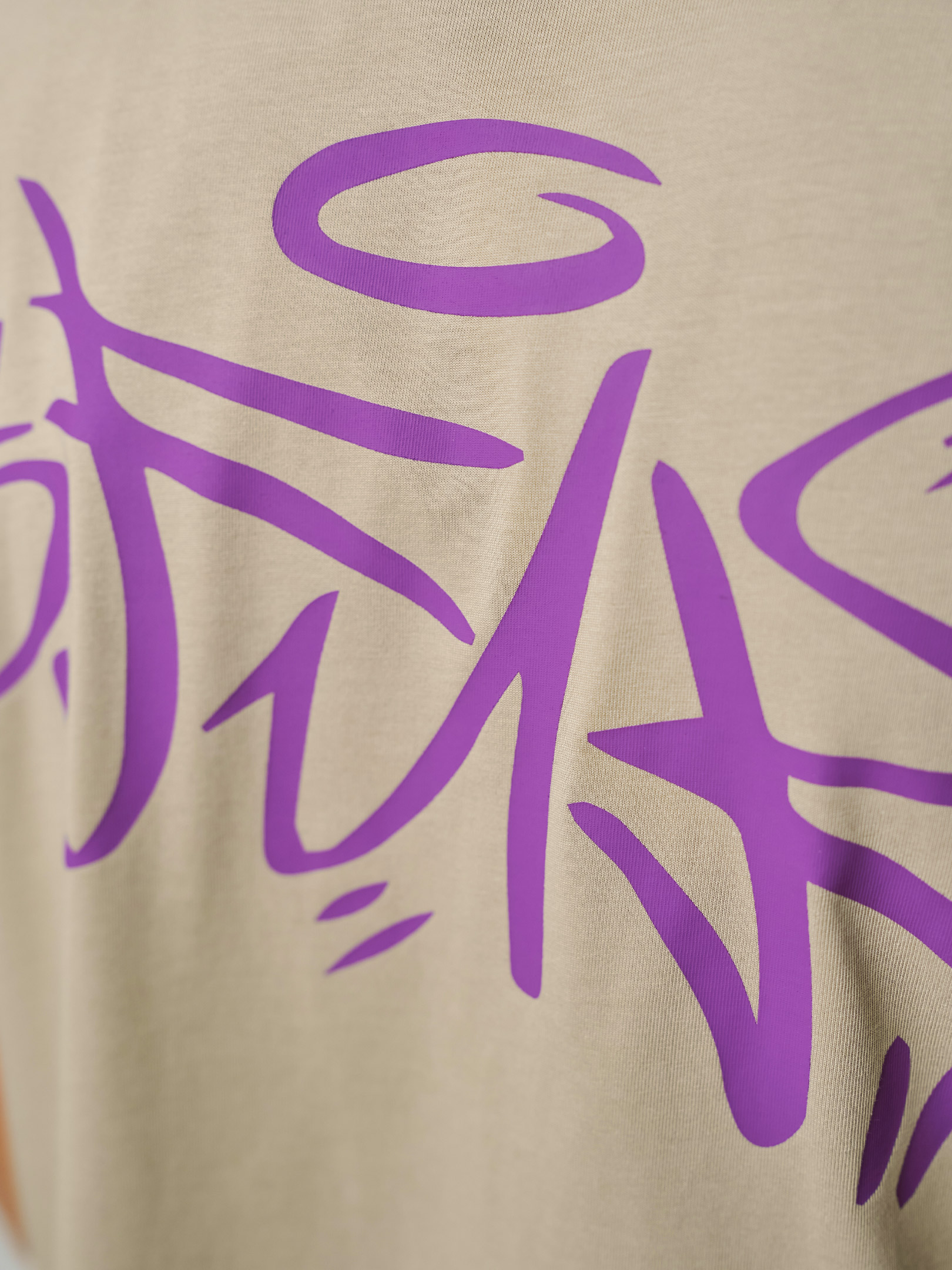 OFUR_FW25_TAGGGG_TSHIRT_ORIGINAL_CLOSE_UP_BACK_2