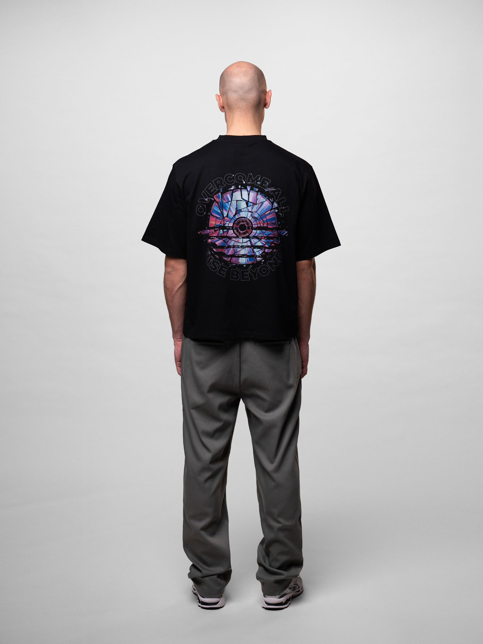 OFUR_SS26_BROKEN_CD_CROPPED_TSHIRT_BLACK_FULL_BODY_BACK_1