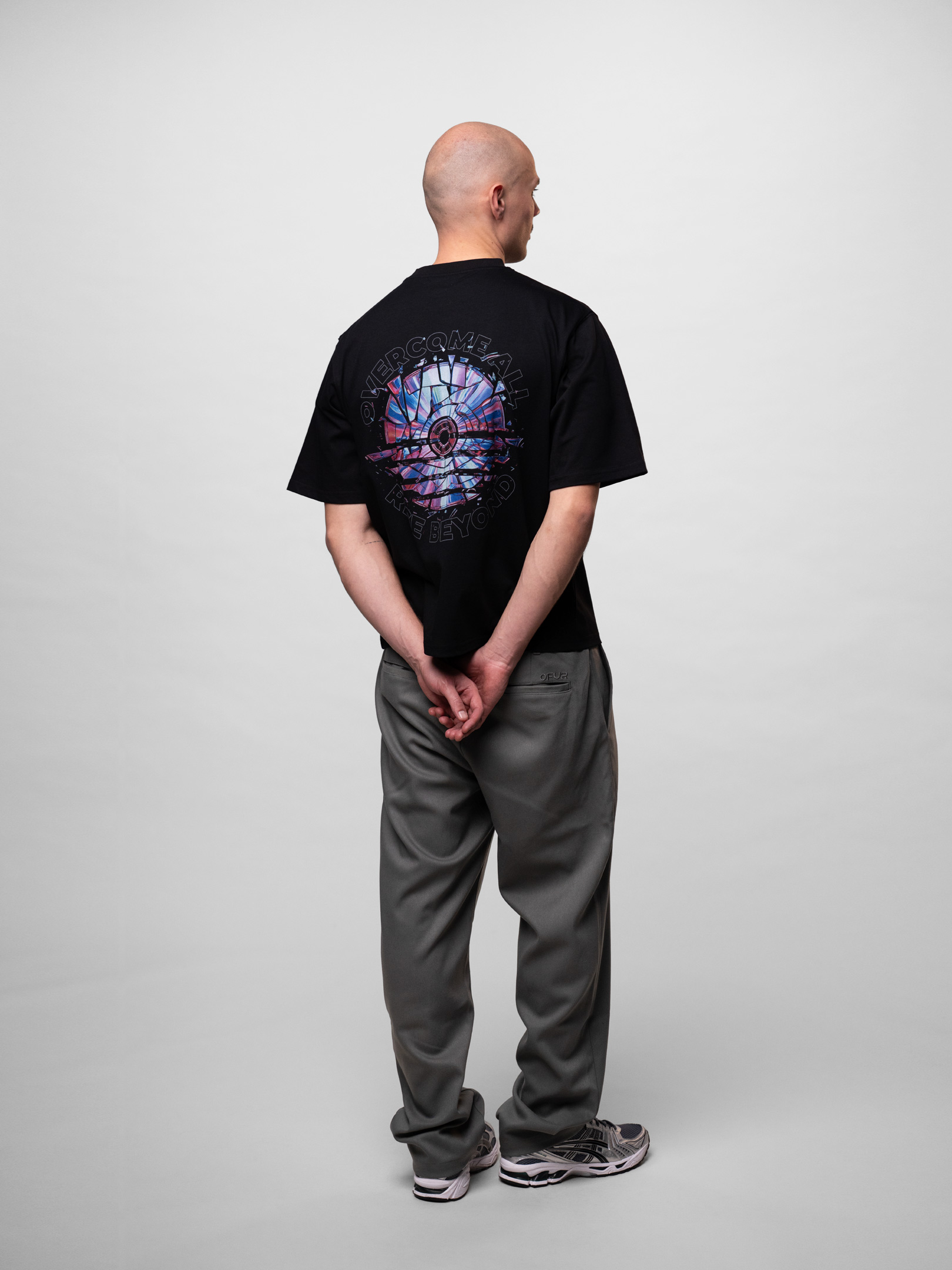 OFUR_SS26_BROKEN_CD_CROPPED_TSHIRT_BLACK_FULL_BODY_SIDE_1