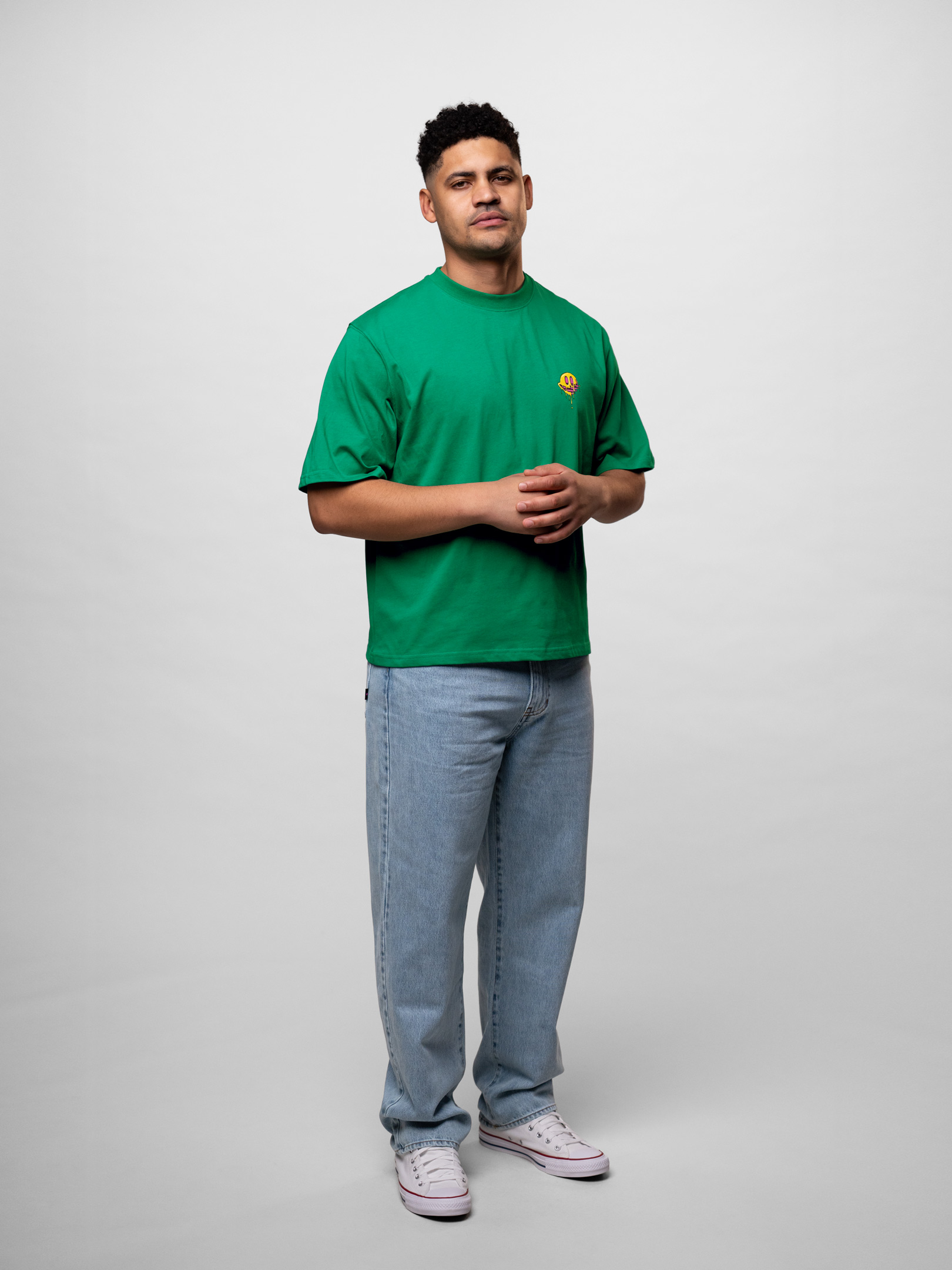 OFUR_SS26_DRIPPING_SMILEY_CROPPED_TSHIRT_GREEN_FULL_BODY_FRONT_1