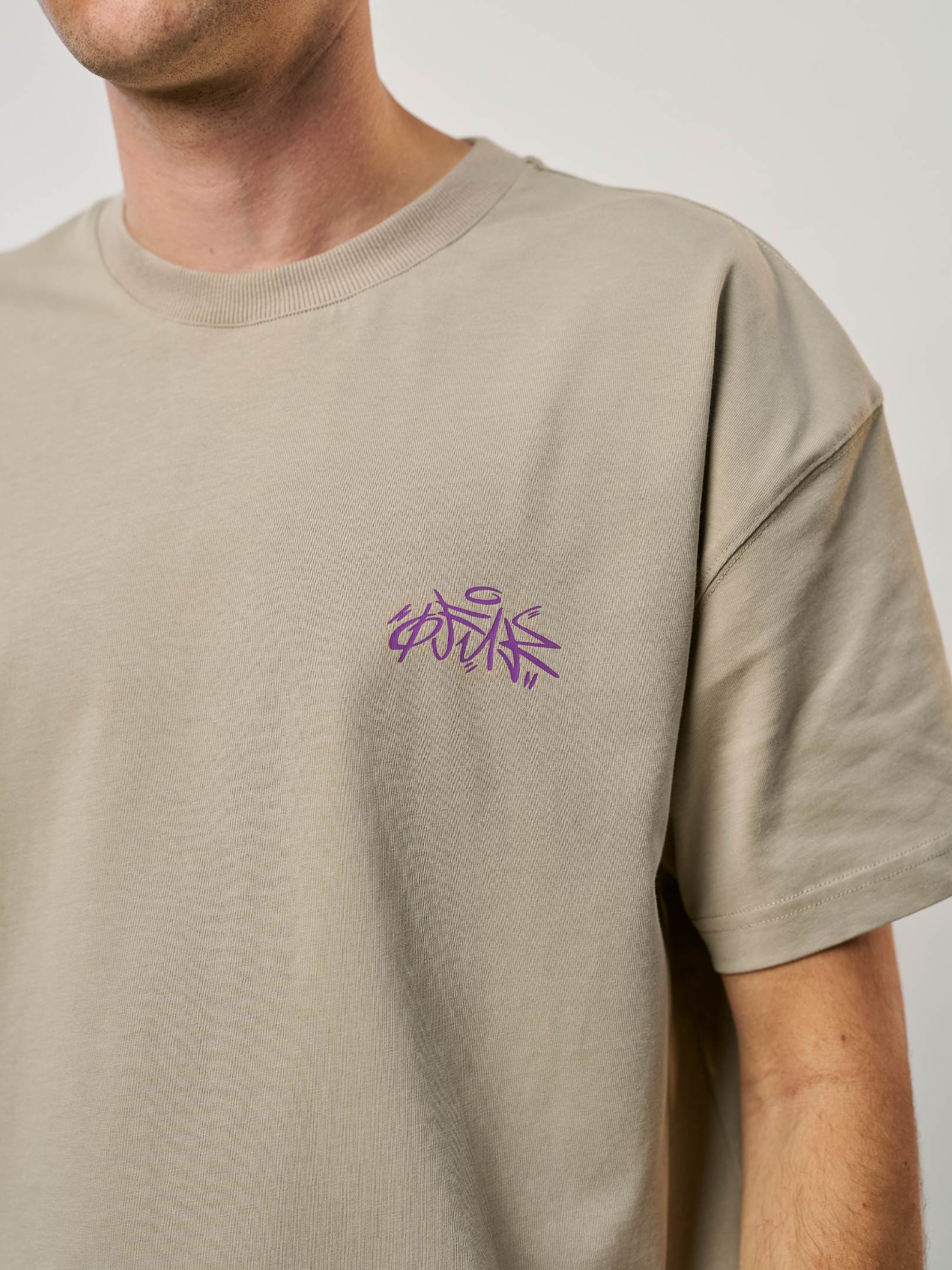 OFUR_TAGGGG_TYPE_ORIGINAL_TSHIRT_CLOSE_UP_FRONT_1