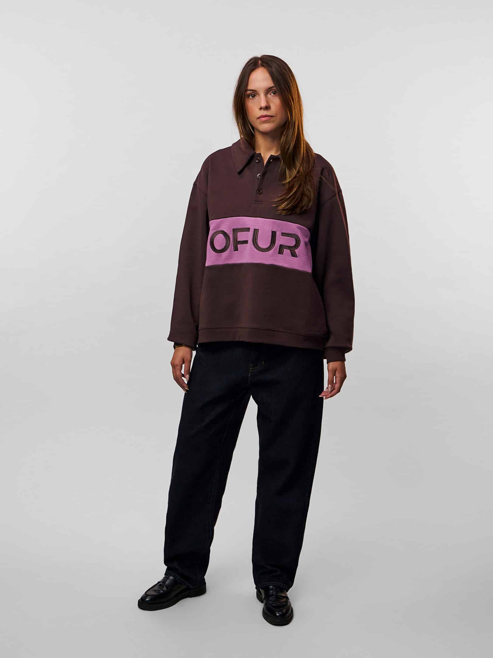 OFUR_FW26_DUSTY_ROSE_SWEATER_BROWN_FULL_BODY_FRONT_2