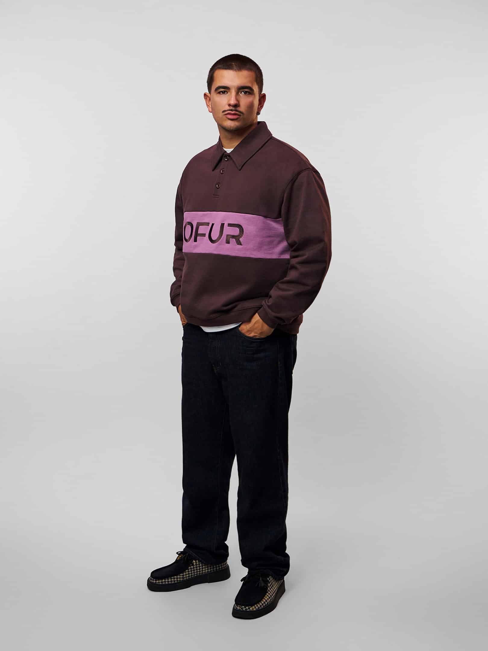 OFUR_FW26_DUSTY_ROSE_SWEATER_BROWN_FULL_BODY_SIDE_1