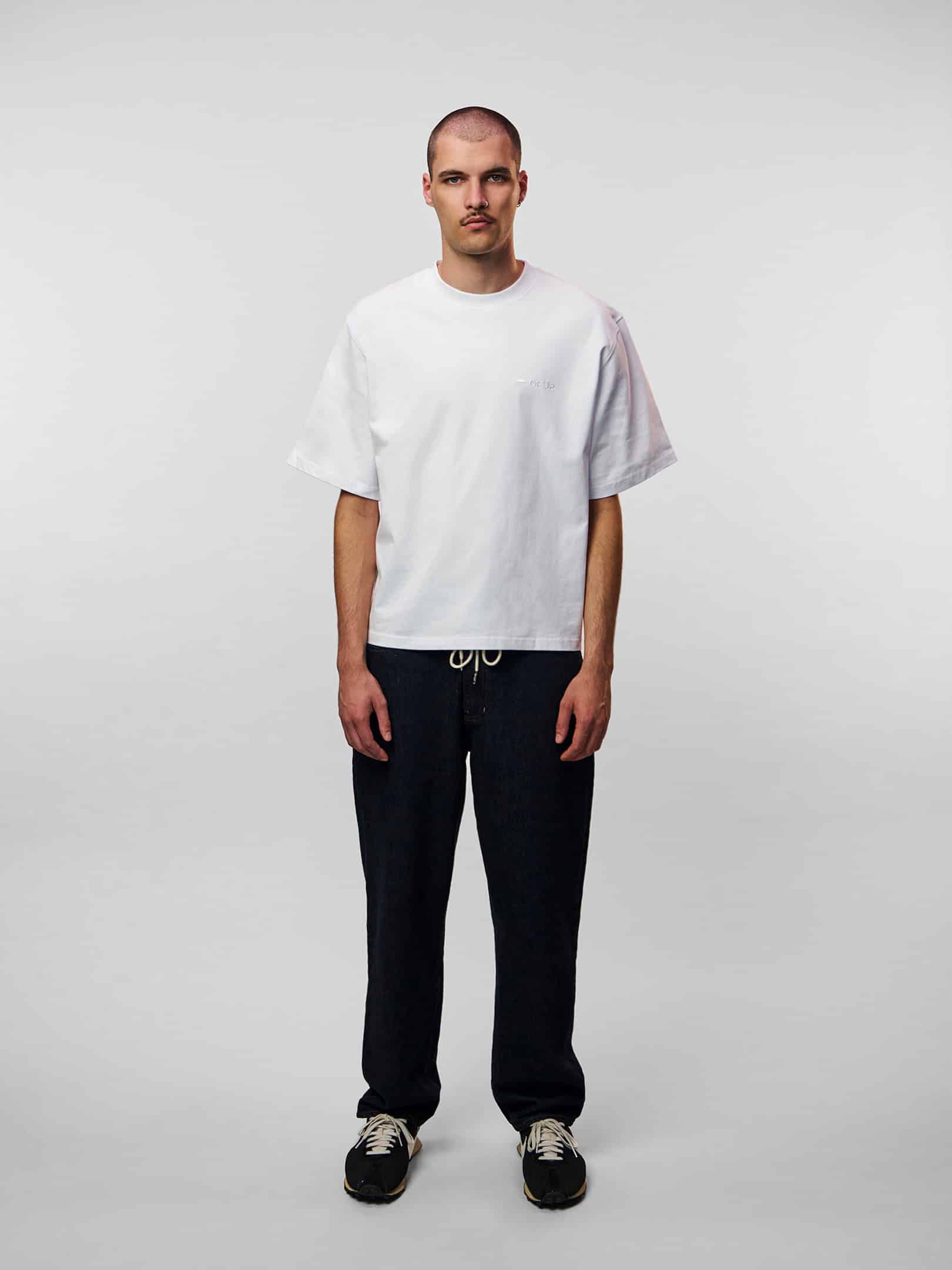 OFUR_FW26_ORIGINAL_CROPPED_TSHIRT_WHITE_FULL_BODY_FRONT_1