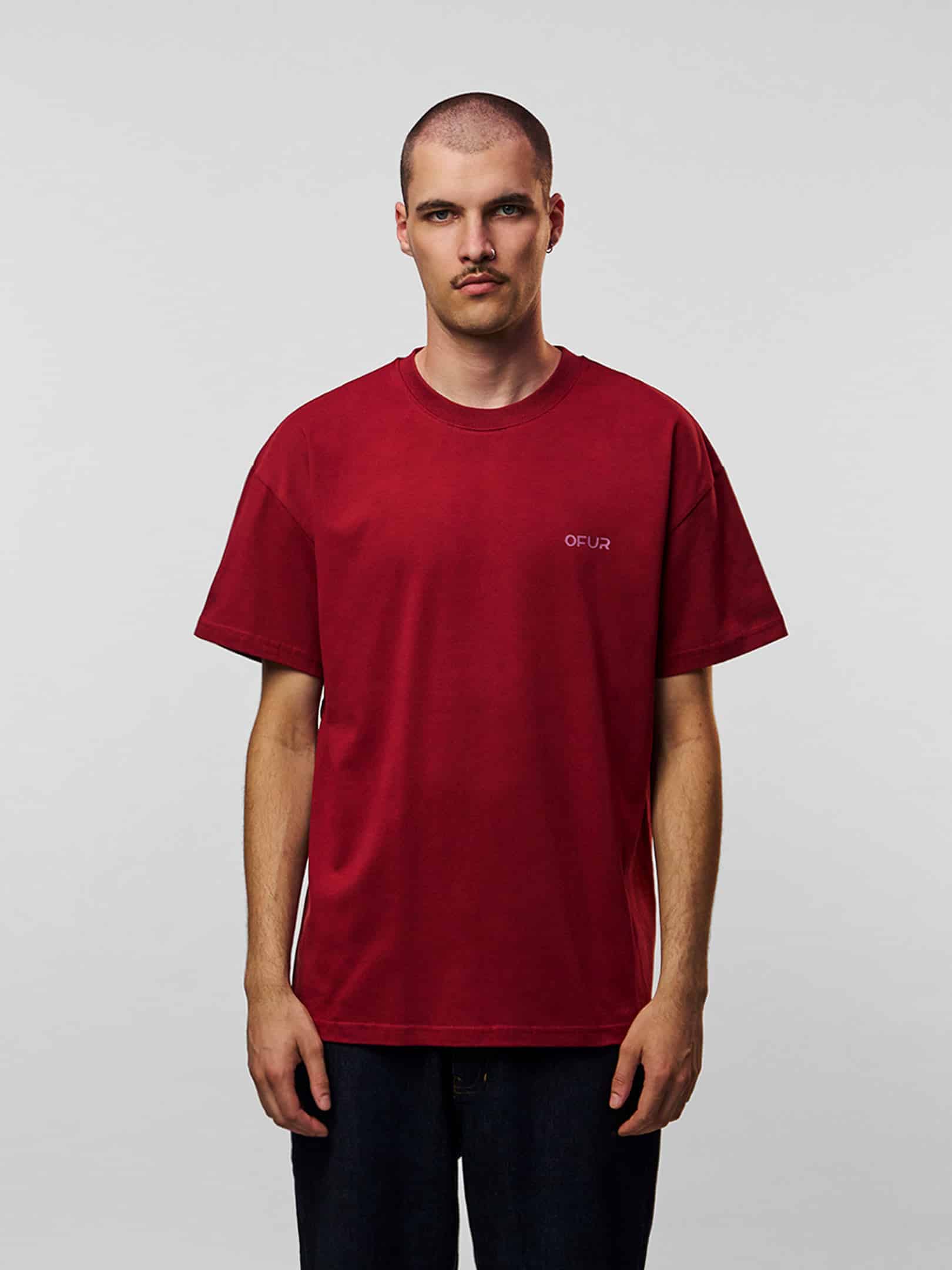 OFUR_FW26_RISE_DUSTY_ROSE_TSHIRT_BURGUNDY_RED_UPPER_BODY_FRONT_1