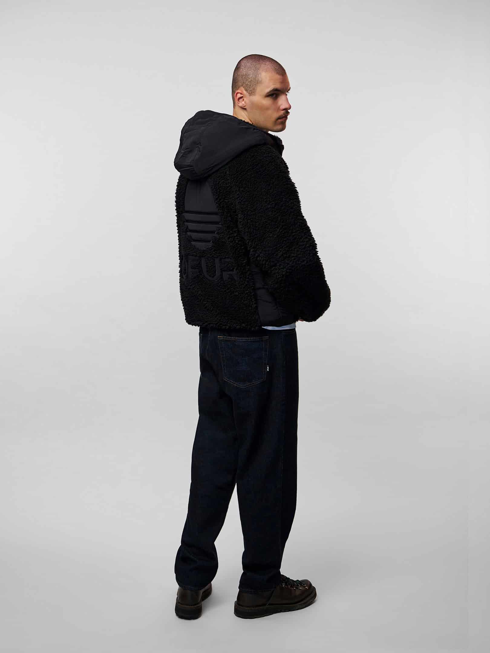 OFUR_FW26_RISING_SHERPA_JACKET_BLACK_FULL_BODY_SIDE_1