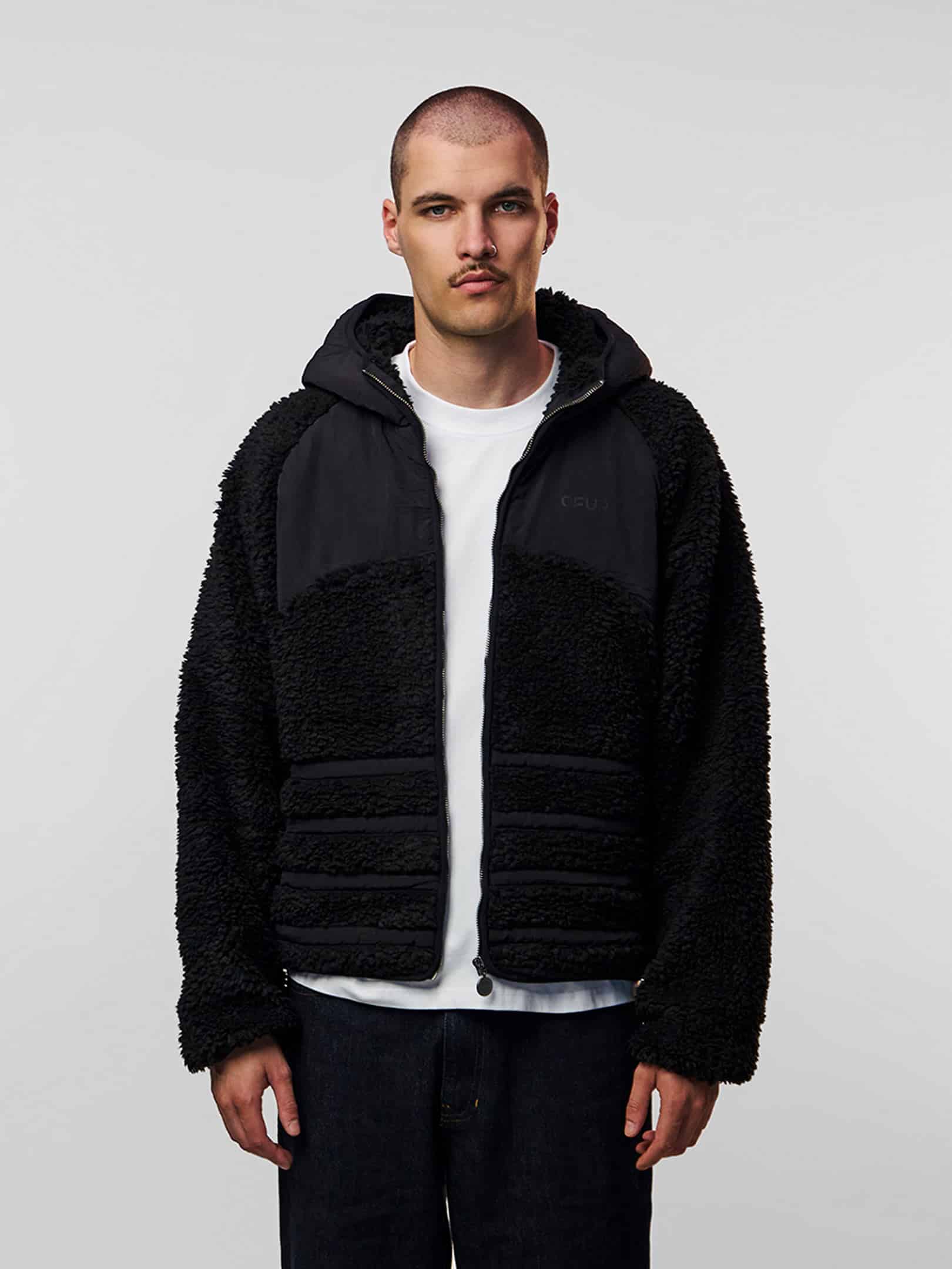 OFUR_FW26_RISING_SHERPA_JACKET_BLACK_UPPER_BODY_FRONT_1