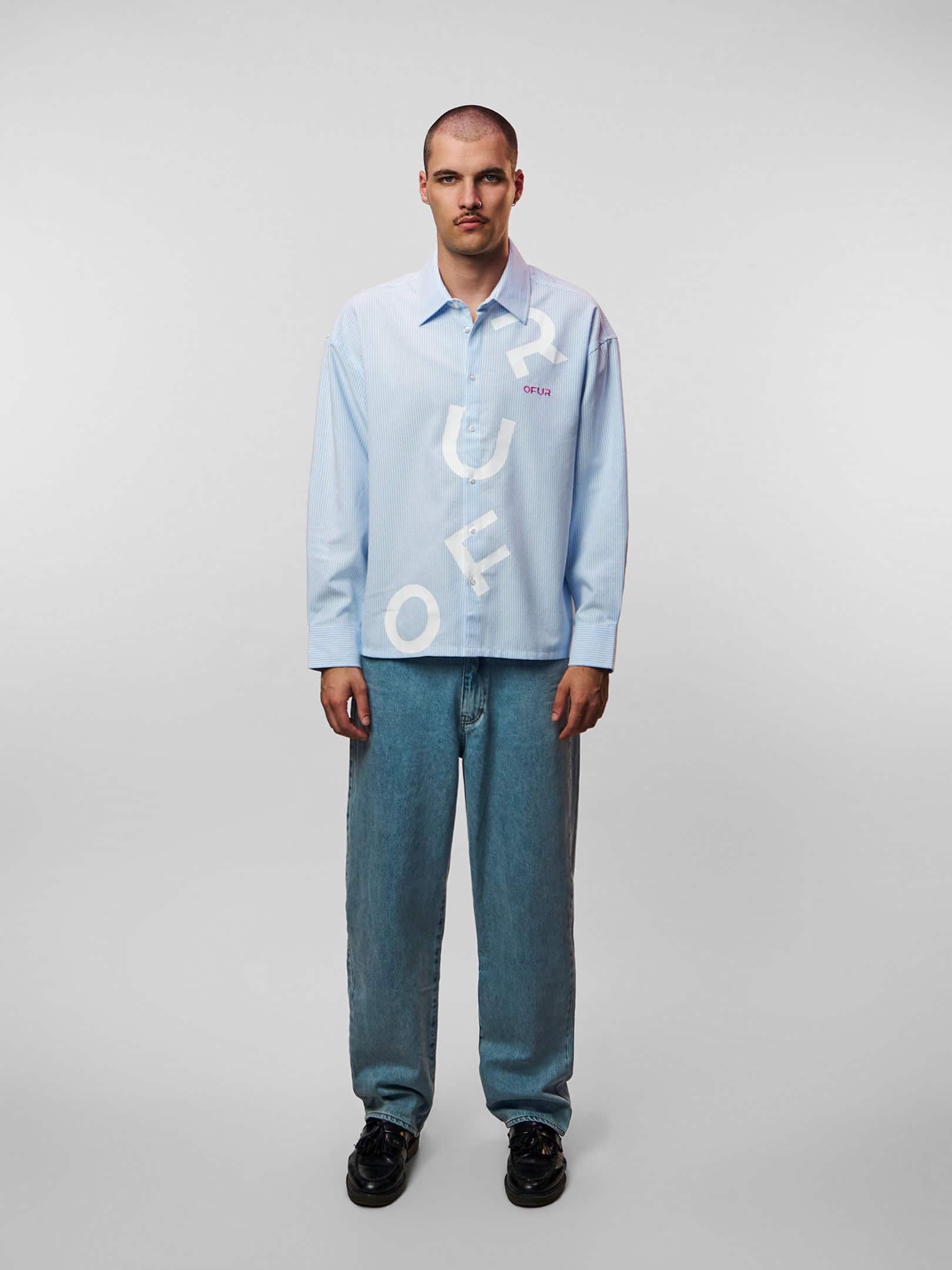 OFUR_FW26_SCATTERED_LETTERS_SHIRT_LONG_SLEEVE_BLUE_FULL_BODY_FRONT_1