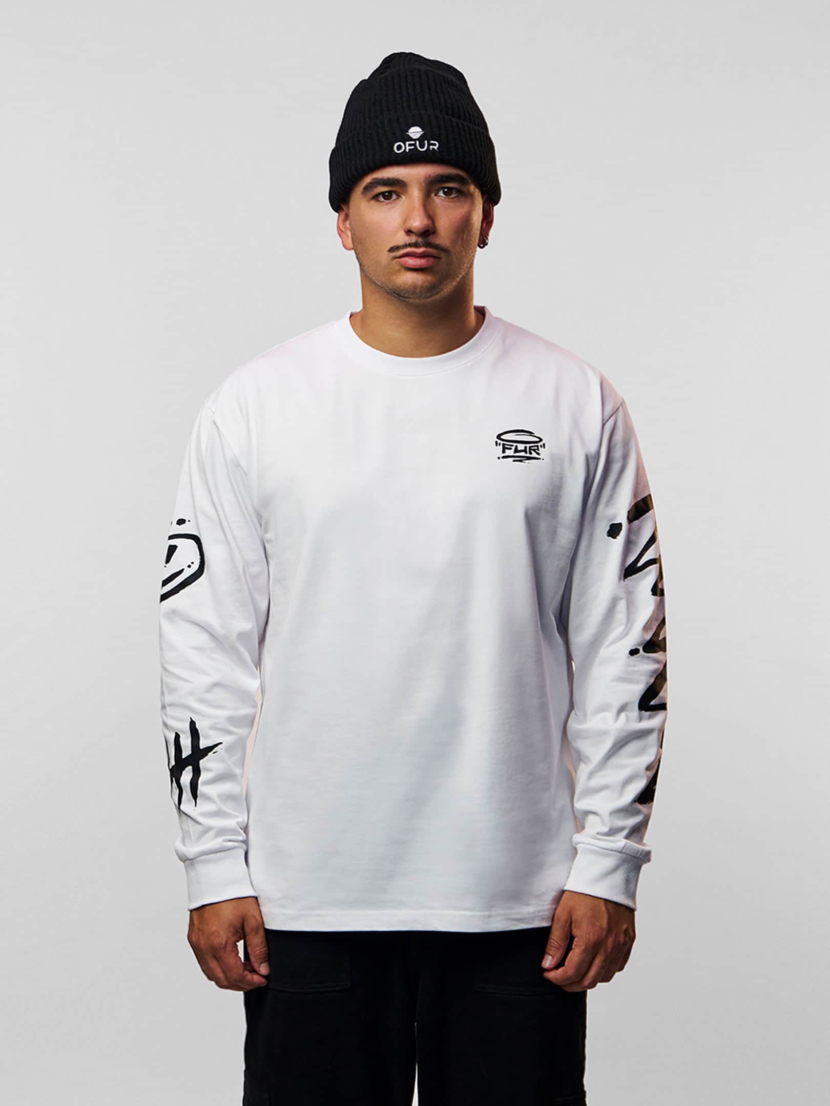 OFUR_FW26_UNSPOKEN_SCRIBBLES_LONGSLEEVE_WHITE_UPPER_BODY_FRONT_1