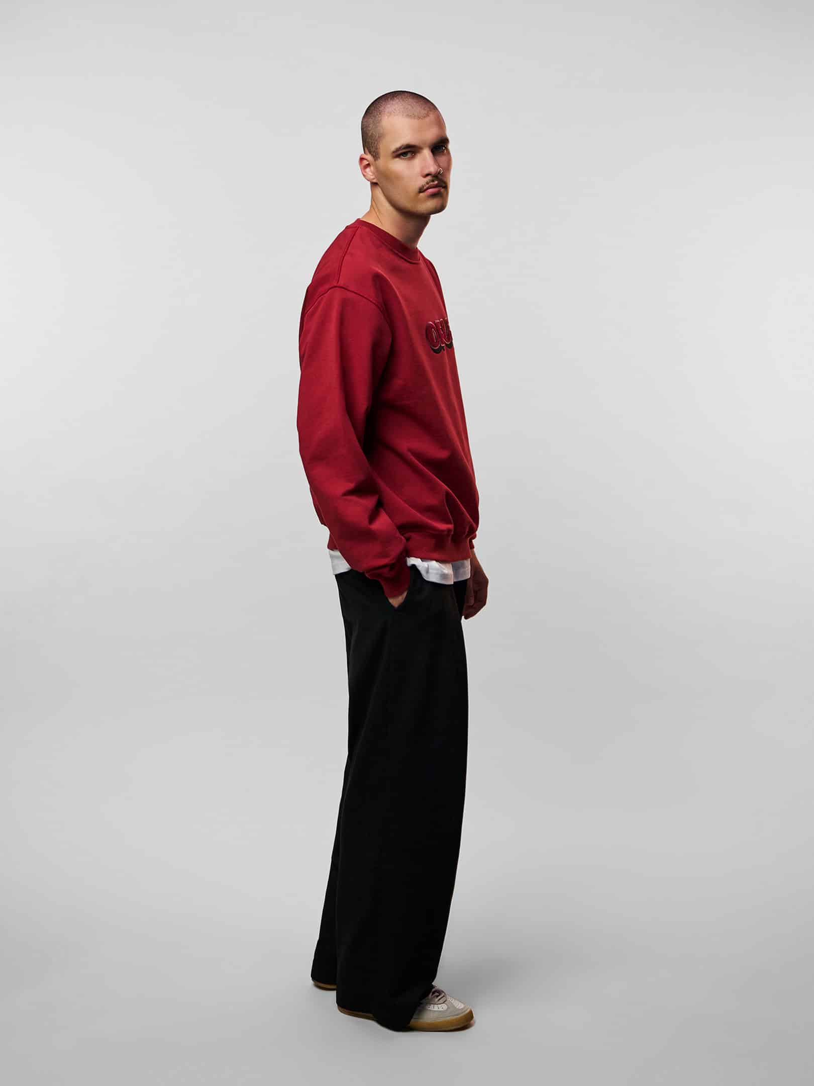 OFUR_FW26_VINTAGE_3D_CREWNECK_BURGUNDY_RED_FULL_BODY_SIDE_1