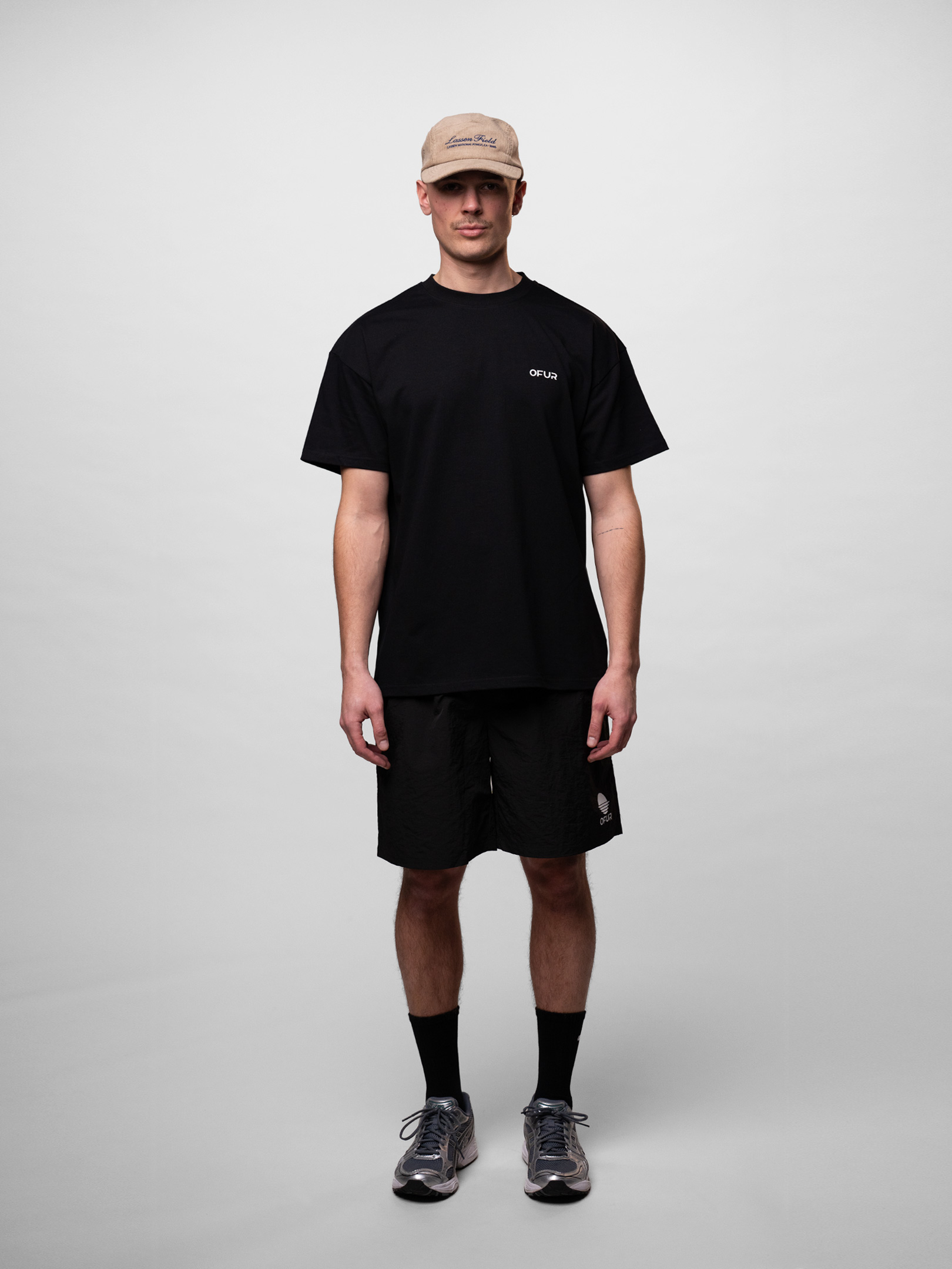 OFUR_SS26_RISE_TSHIRT_BLACK_FULL_BODY_FRONT_1
