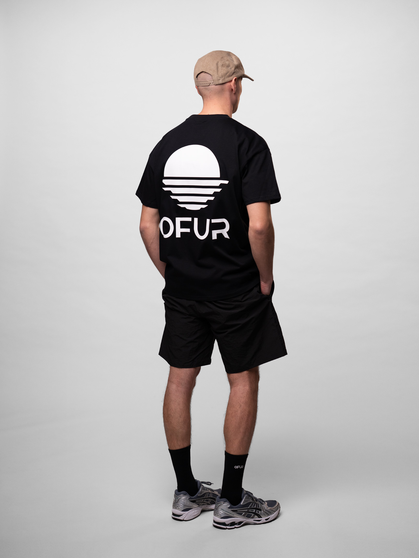 OFUR_SS26_RISE_TSHIRT_BLACK_FULL_BODY_SIDE_1