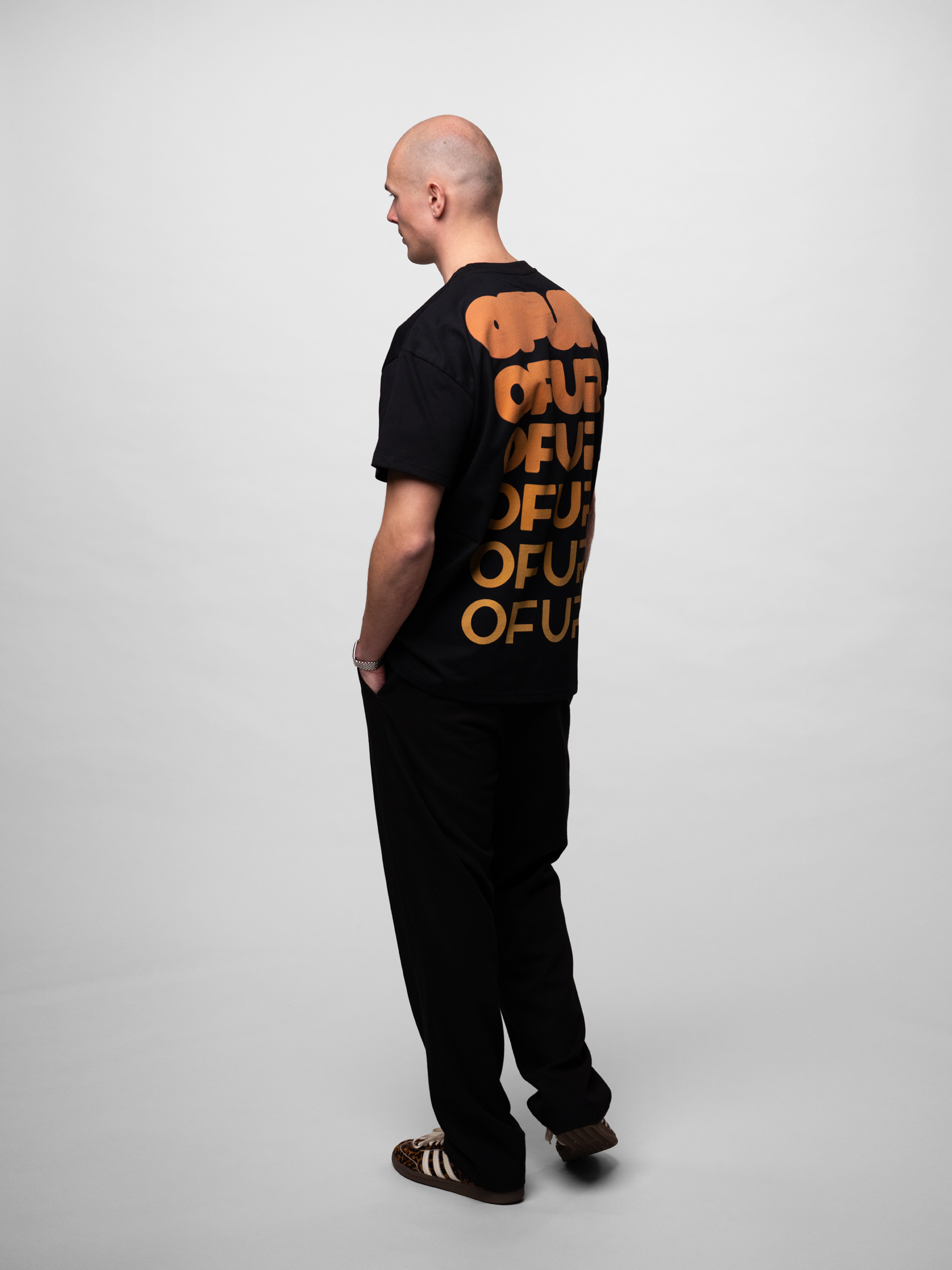 OFUR_SS26_FATNESS_ORANGE_TSHIRT_BLACK_FULL_BODY_SIDE_1